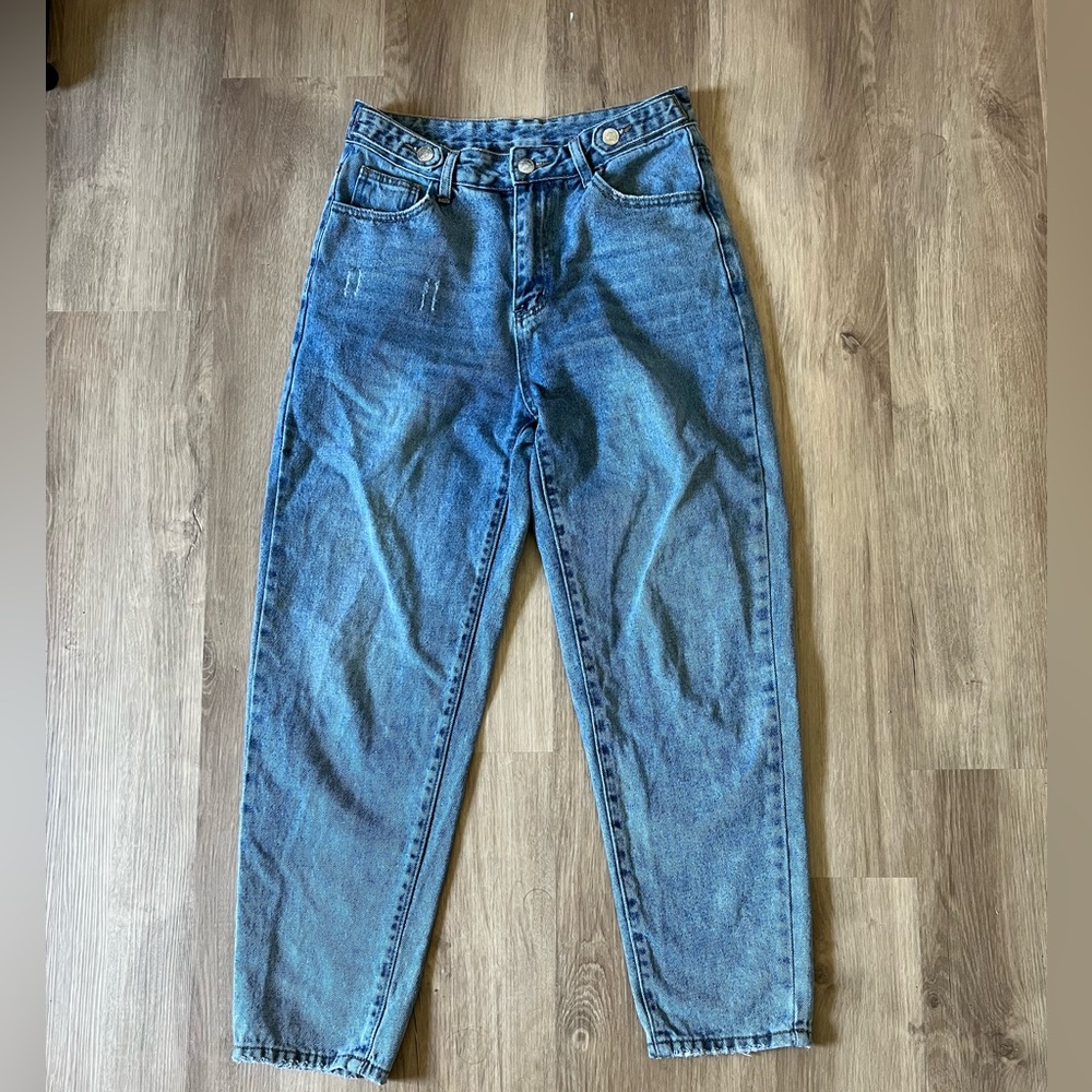Mom jeans, size 28, only worn once.